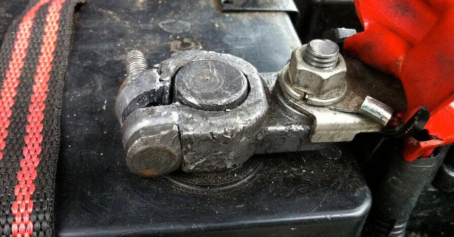 NAPA Curaçao: FAILING BATTERY TERMINAL ENDS: SYMPTOMS AND SOLUTIONS